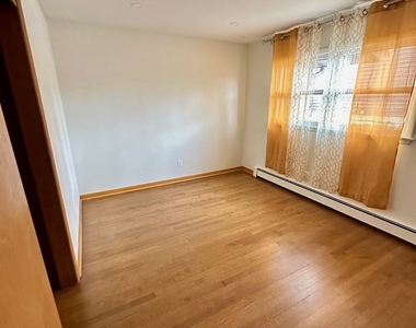 3210 Vista Terrace - Photo Thumbnail 7