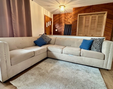 3210 Vista Terrace - Photo Thumbnail 2