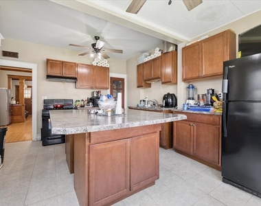 362 Evans Avenue - Photo Thumbnail 8