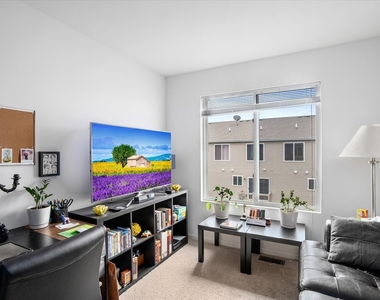 1813 Spinnaker Street - Photo Thumbnail 11
