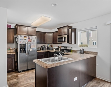 1813 Spinnaker Street - Photo Thumbnail 4