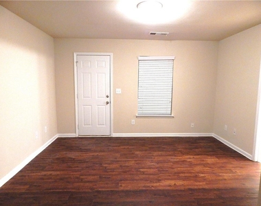 2199 Landing Walk Drive - Photo Thumbnail 7