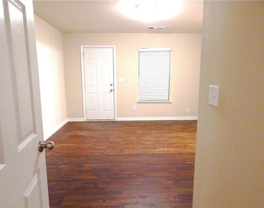 2199 Landing Walk Drive - Photo Thumbnail 6