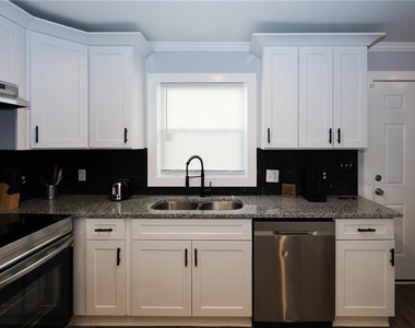 1809 Vesta Avenue - Photo Thumbnail 5