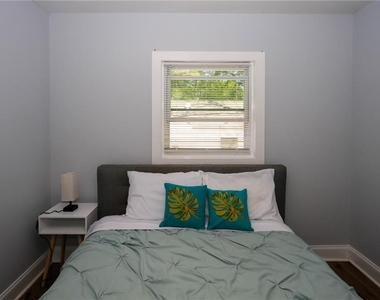 1809 Vesta Avenue - Photo Thumbnail 12