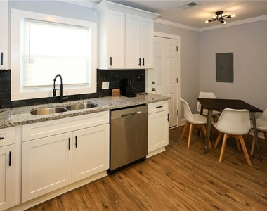 1809 Vesta Avenue - Photo Thumbnail 4