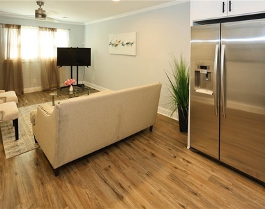 1809 Vesta Avenue - Photo Thumbnail 7
