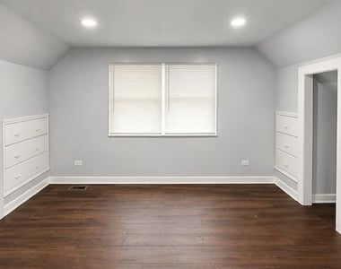 14305 Irving Avenue - Photo Thumbnail 3