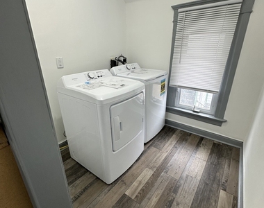 408 S Gardiner Avenue - Photo Thumbnail 11