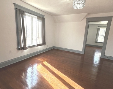 408 S Gardiner Avenue - Photo Thumbnail 15