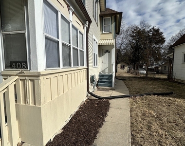 408 S Gardiner Avenue - Photo Thumbnail 2