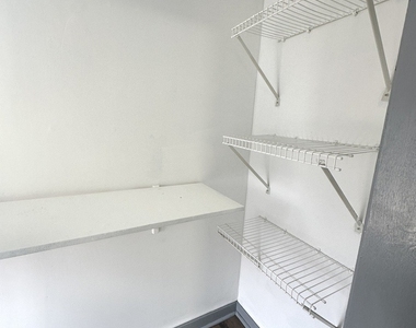 408 S Gardiner Avenue - Photo Thumbnail 12
