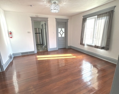 408 S Gardiner Avenue - Photo Thumbnail 16