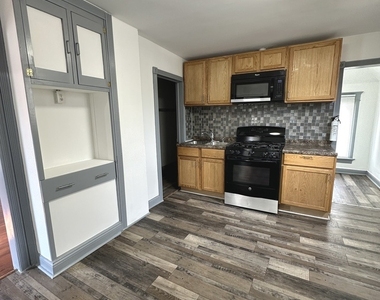 408 S Gardiner Avenue - Photo Thumbnail 10