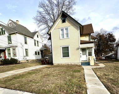 408 S Gardiner Avenue - Photo Thumbnail 1