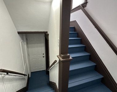 408 S Gardiner Avenue - Photo Thumbnail 5
