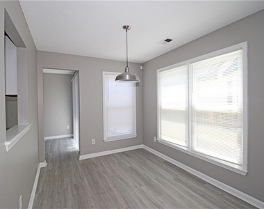 957 Oak Street Sw - Photo Thumbnail 4
