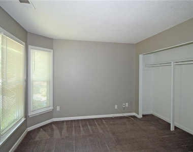 957 Oak Street Sw - Photo Thumbnail 8