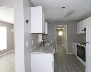 957 Oak Street Sw - Photo Thumbnail 6