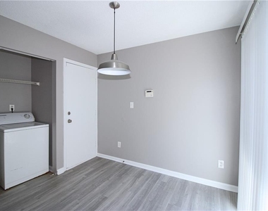 957 Oak Street Sw - Photo Thumbnail 7