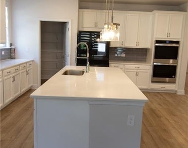 2472 Knob Creek Road - Photo Thumbnail 4