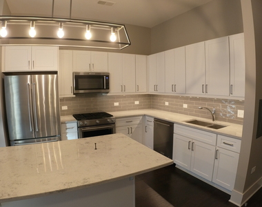 2050 N Clark Street - Photo Thumbnail 4