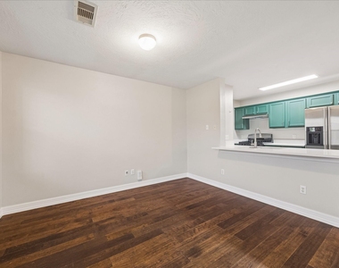 1510 Robin Street - Photo Thumbnail 9