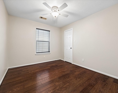 1510 Robin Street - Photo Thumbnail 5
