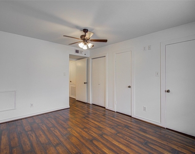 12633 Memorial Drive - Photo Thumbnail 5