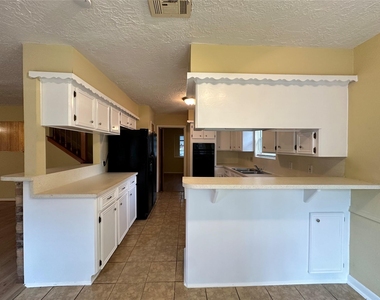 1937 Arcadia Drive - Photo Thumbnail 11