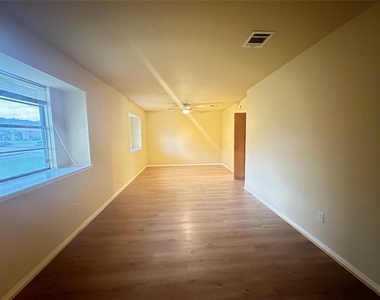 1937 Arcadia Drive - Photo Thumbnail 4