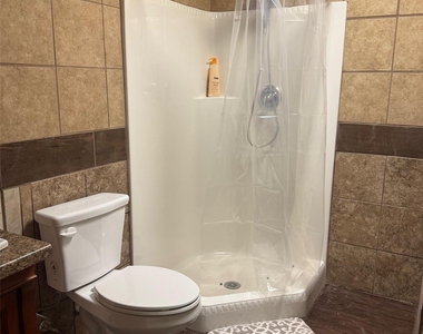 7648 Broadview Drive - Photo Thumbnail 4