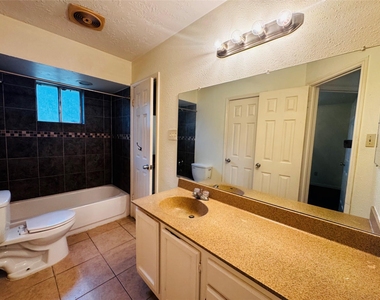 17118 Amber Ridge Drive - Photo Thumbnail 5