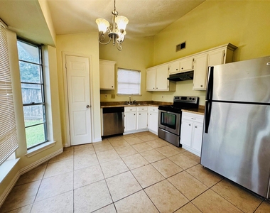 17118 Amber Ridge Drive - Photo Thumbnail 11