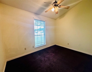 17118 Amber Ridge Drive - Photo Thumbnail 6