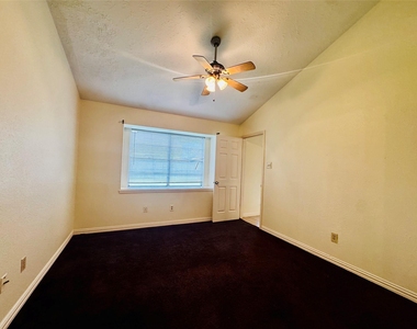 17118 Amber Ridge Drive - Photo Thumbnail 15