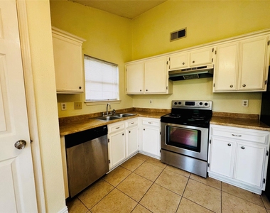 17118 Amber Ridge Drive - Photo Thumbnail 10
