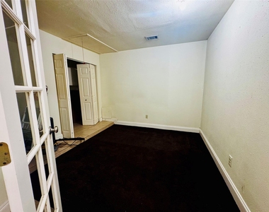 17118 Amber Ridge Drive - Photo Thumbnail 4