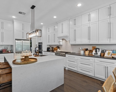 2518 Southgate Boulevard - Photo Thumbnail 13