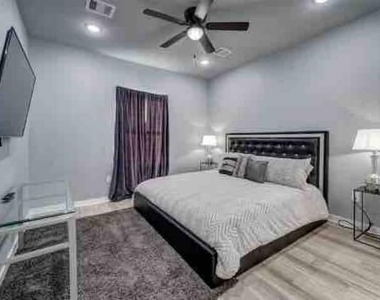 7925 Brandon Street - Photo Thumbnail 4