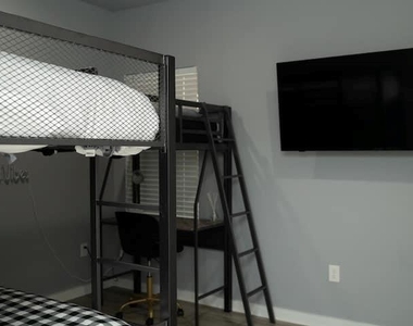 7925 Brandon Street - Photo Thumbnail 12