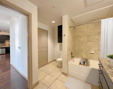 2700 Brazos Street - Photo Thumbnail 4