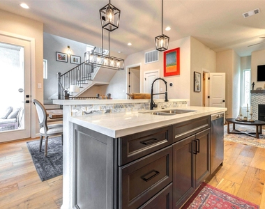 11005 Upland Forest Drive - Photo Thumbnail 8