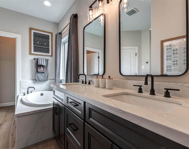 11005 Upland Forest Drive - Photo Thumbnail 25