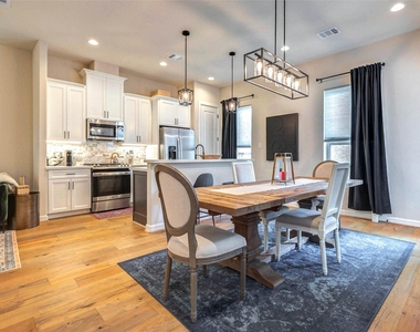 11005 Upland Forest Drive - Photo Thumbnail 6