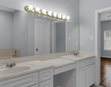341 W 23rd Street - Photo Thumbnail 20