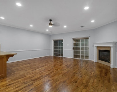 341 W 23rd Street - Photo Thumbnail 8