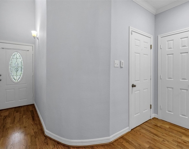341 W 23rd Street - Photo Thumbnail 2
