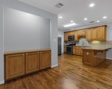341 W 23rd Street - Photo Thumbnail 7