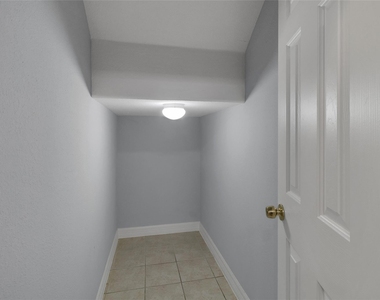 341 W 23rd Street - Photo Thumbnail 9